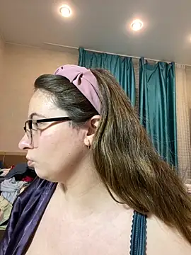 Snapshot of DienkaGreen chatting on 12.01.25 DienkaGreen online show from 12.01.25