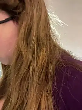 Snapshot of DienkaGreen chatting on 12.03.25 DienkaGreen online show from 12.03.25