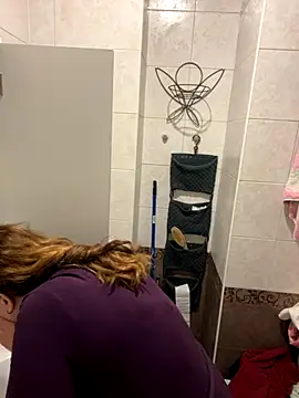 Snapshot of DienkaGreen chatting on 12.04.25 DienkaGreen online show from 12.04.25