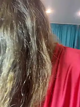 Snapshot of DienkaGreen chatting on 12.15.25 DienkaGreen online show from 12.15.25