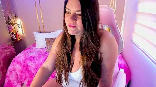 Snapshot of lena_paulxo chatting on 06.19.26 lena paulxo online show from 06.19.26