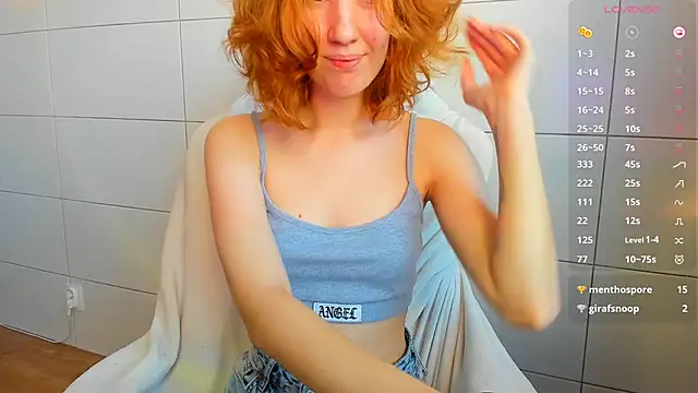 Snapshot of Ooooooli chatting on 01.04.25 Ooooooli online show from 01.04.25