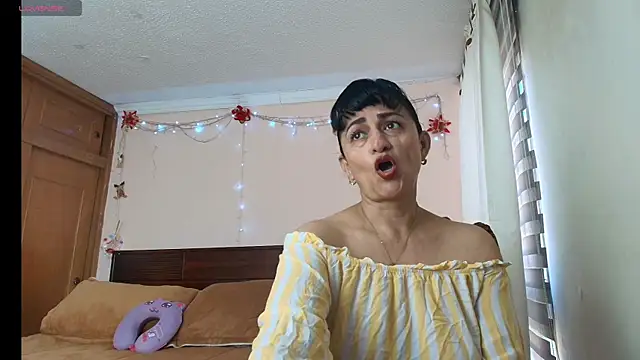 Snapshot of ISABEEL_SOFIA01 chatting on 05.09.26 ISABEEL SOFIA01 online show from 05.09.26