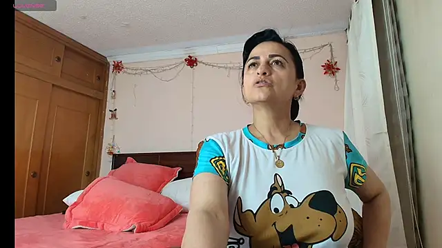 Snapshot of ISABEEL_SOFIA01 chatting on 05.17.26 ISABEEL SOFIA01 online show from 05.17.26