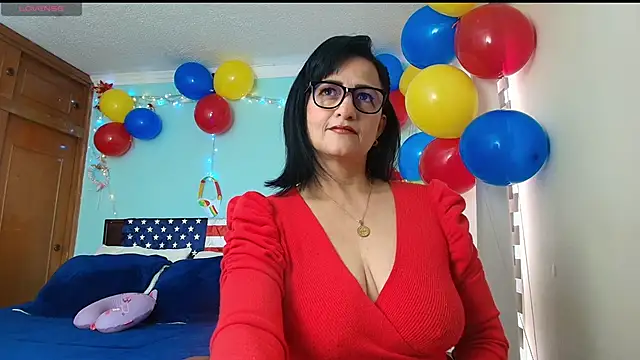 Snapshot of ISABEEL_SOFIA01 chatting on 06.19.26 ISABEEL SOFIA01 online show from 06.19.26