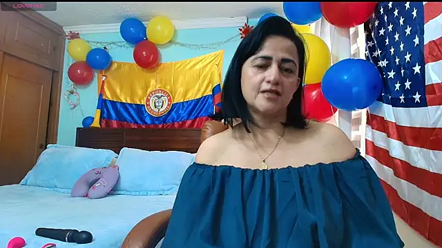 Snapshot of ISABEEL_SOFIA01 chatting on 06.25.26 ISABEEL SOFIA01 online show from 06.25.26