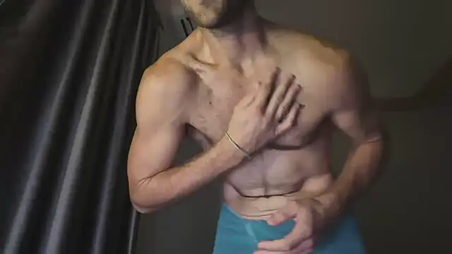 Snapshot of lukegunn chatting on 09.28.25 lukegunn online show from 09.28.25