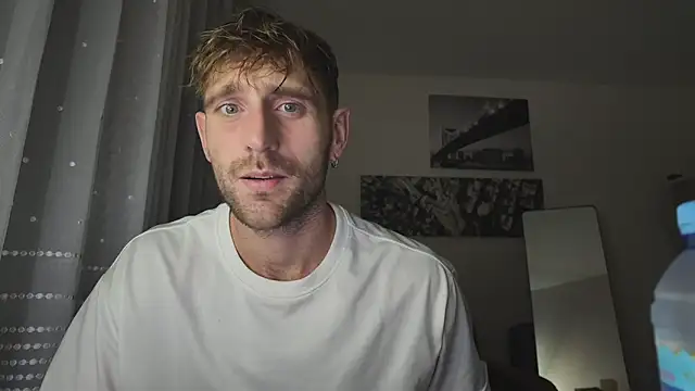 Snapshot of lukegunn chatting on 02.04.26 lukegunn online show from 02.04.26