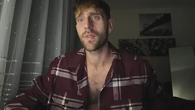 Snapshot of lukegunn chatting on 02.07.26 lukegunn online show from 02.07.26