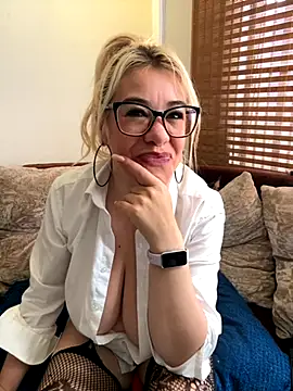 Snapshot of salomesweet13 chatting on 10.24.25 salomesweet13 online show from 10.24.25