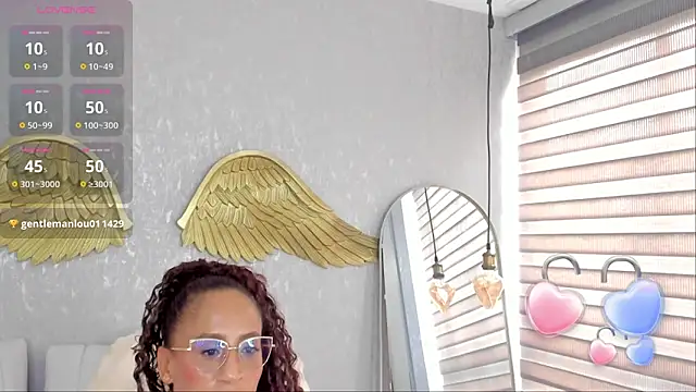 Snapshot of EmmaFerrary chatting on 11.06.25 EmmaFerrary online show from 11.06.25