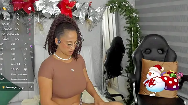 EmmaFerrary online show from 11.28.25