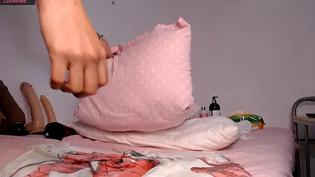 Snapshot of karolgirl-1 chatting on 03.22.25 karolgirl-1 online show from 03.22.25