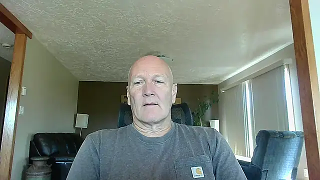 Snapshot of BasicAnt chatting on 09.29.25 BasicAnt online show from 09.29.25