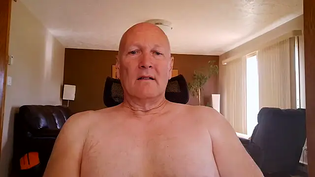 Snapshot of BasicAnt chatting on 06.22.26 BasicAnt online show from 06.22.26