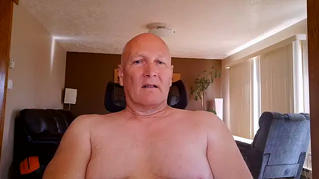 Snapshot of BasicAnt chatting on 06.23.26 BasicAnt online show from 06.23.26