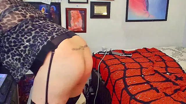 DoMeDoggyDiana online show from 10.18.25