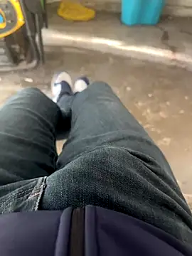 Snapshot of MAHKE12 chatting on 10.23.25 MAHKE12 online show from 10.23.25