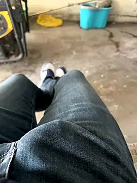 Snapshot of MAHKE12 chatting on 10.24.25 MAHKE12 online show from 10.24.25