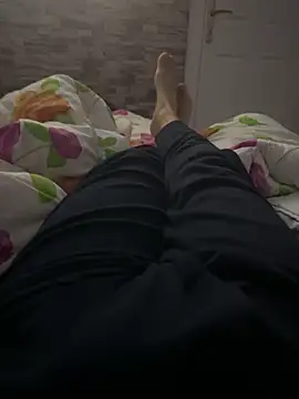 Snapshot of MAHKE12 chatting on 10.24.25 MAHKE12 online show from 10.24.25