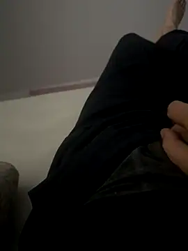 Snapshot of MAHKE12 chatting on 11.16.25 MAHKE12 online show from 11.16.25