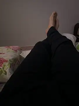 Snapshot of MAHKE12 chatting on 11.21.25 MAHKE12 online show from 11.21.25