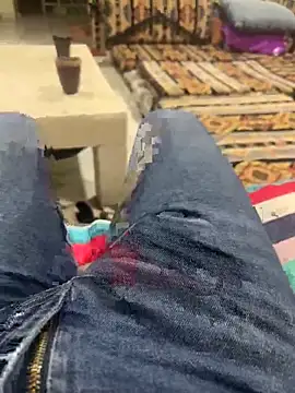 Snapshot of MAHKE12 chatting on 11.22.25 MAHKE12 online show from 11.22.25