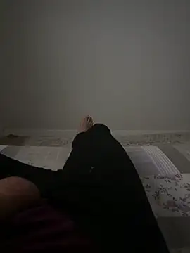 Snapshot of MAHKE12 chatting on 11.26.25 MAHKE12 online show from 11.26.25