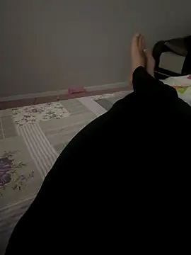 Snapshot of MAHKE12 chatting on 11.30.25 MAHKE12 online show from 11.30.25