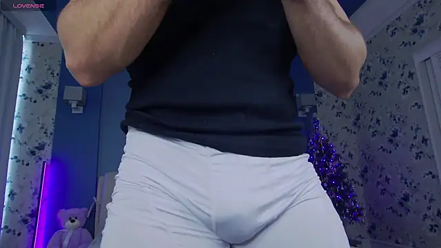 Snapshot of Arilas_ chatting on 12.14.24 Arilas online show from 12.14.24