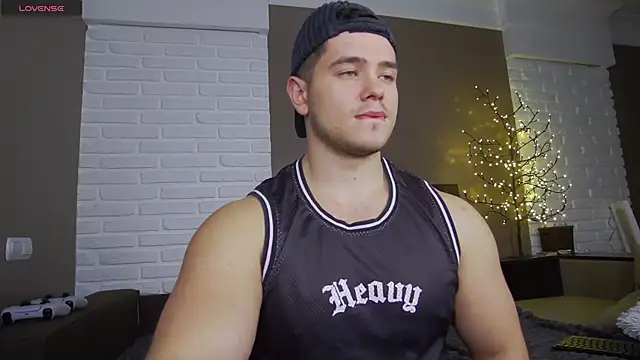 Snapshot of Arilas_ chatting on 12.20.24 Arilas online show from 12.20.24