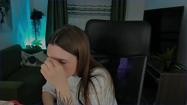 Snapshot of JennyDens chatting on 01.22.25 JennyDens online show from 01.22.25