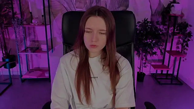 Snapshot of JennyDens chatting on 03.13.25 JennyDens online show from 03.13.25