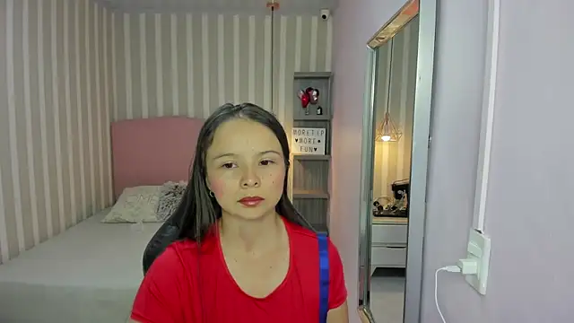 LORELAIGIVEN online show from 10.08.25