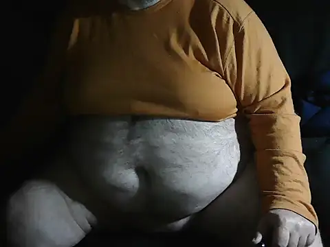 Snapshot of onkelgrau65 chatting on 12.17.25 onkelgrau65 online show from 12.17.25