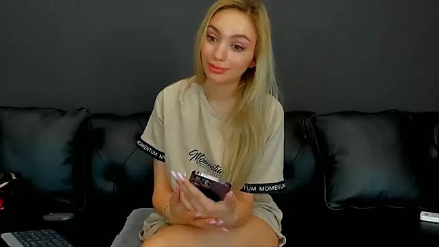 HaleySweet18 online show from 06.25.26