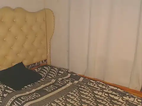 Snapshot of sweet_prettygirl chatting on 12.14.25 sweet prettygirl online show from 12.14.25