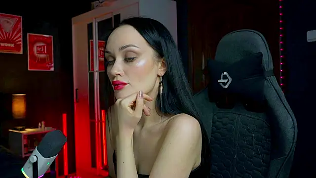 QueenAliss online show from 01.08.26