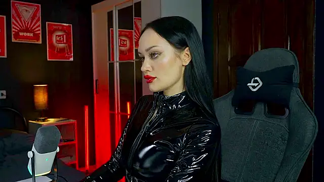 QueenAliss online show from 02.07.26