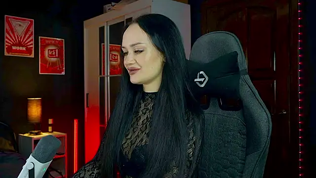 QueenAliss online show from 02.14.26