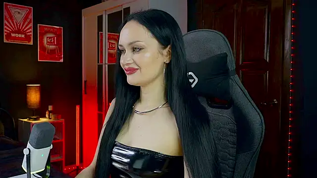 QueenAliss online show from 03.04.26