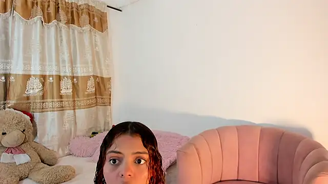 ValienteGirl  online show from 01.04.25