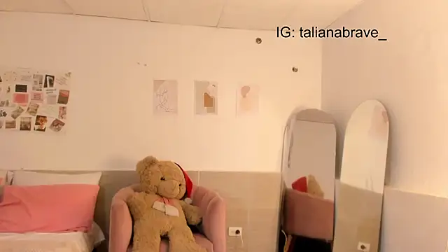 ValienteGirl  online show from 10.05.25