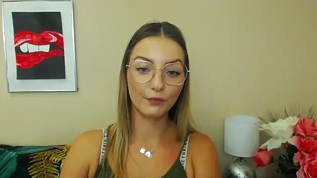 Snapshot of NatalieSexy chatting on 12.10.24 NatalieSexy online show from 12.10.24