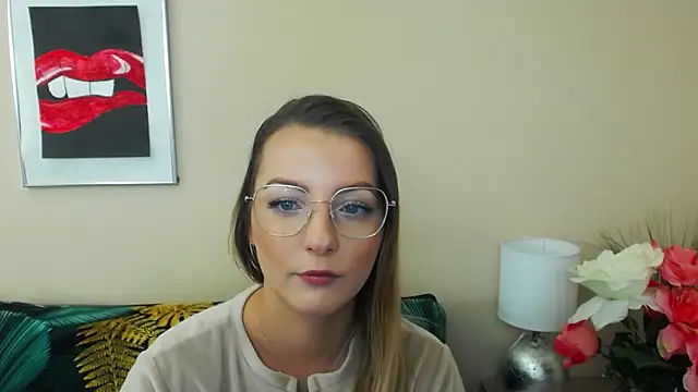 Snapshot of NatalieSexy chatting on 12.17.24 NatalieSexy online show from 12.17.24
