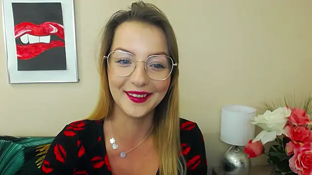 Snapshot of NatalieSexy chatting on 12.18.24 NatalieSexy online show from 12.18.24