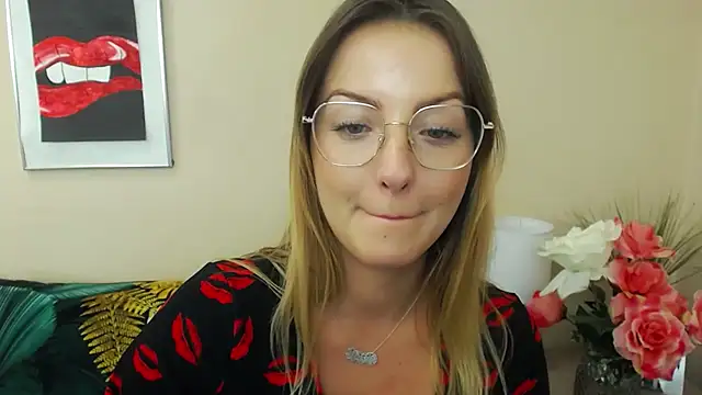 Snapshot of NatalieSexy chatting on 12.18.24 NatalieSexy online show from 12.18.24