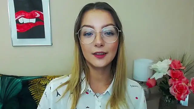Snapshot of NatalieSexy chatting on 12.19.24 NatalieSexy online show from 12.19.24