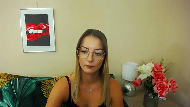 Snapshot of NatalieSexy chatting on 12.20.24 NatalieSexy online show from 12.20.24