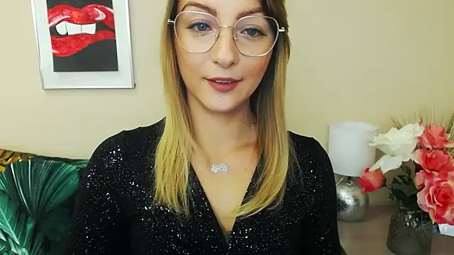 Snapshot of NatalieSexy chatting on 12.23.24 NatalieSexy online show from 12.23.24